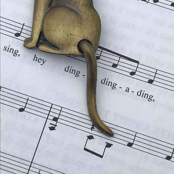 Vintage Cat Brooch with Swinging Tail - Picture 2 of 7